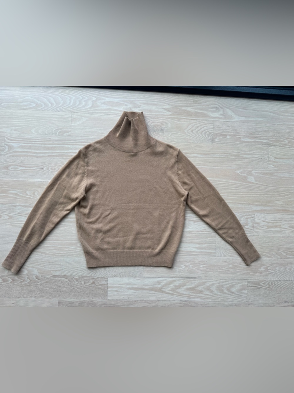 Nili Lotan Camel Ralphie Turtleneck Sweater size small cashmere